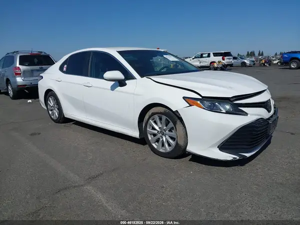 4T1B11HK2JU565230 2018 TOYOTA CAMRY - Image 1