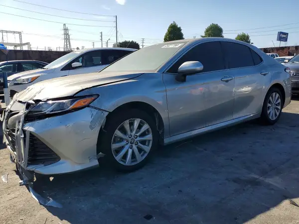 4T1B11HK2JU567611 2018 TOYOTA CAMRY - Image 1