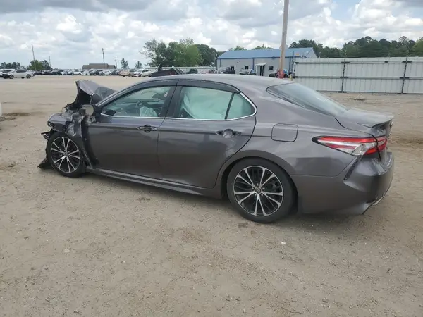 4T1B11HK2JU569763 2018 TOYOTA CAMRY - Image 2