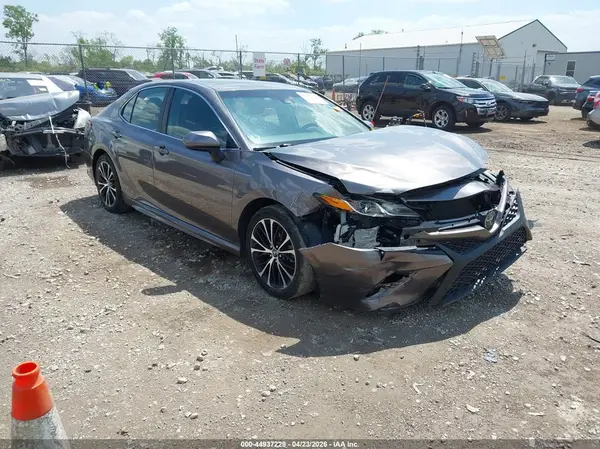 4T1B11HK2JU569780 2018 TOYOTA CAMRY - Image 1