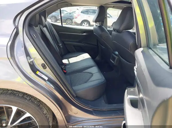 4T1B11HK2JU569780 2018 TOYOTA CAMRY - Image 8