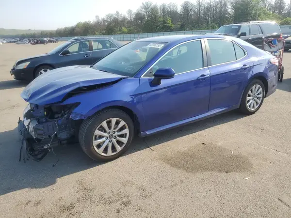 4T1B11HK2JU570959 2018 TOYOTA CAMRY - Image 1