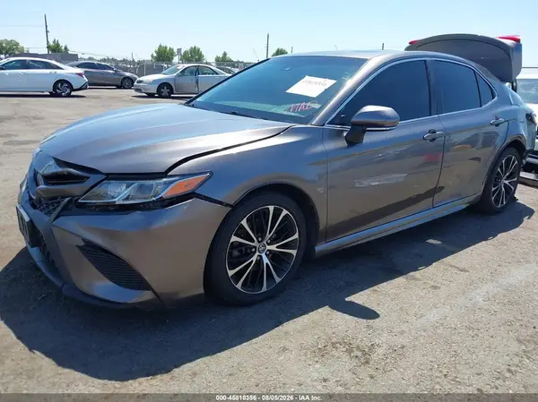 4T1B11HK2JU571366 2018 TOYOTA CAMRY - Image 2