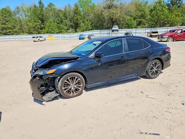 4T1B11HK2JU573702 2018 TOYOTA CAMRY - Image 1