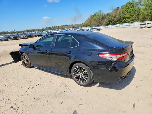 4T1B11HK2JU573702 2018 TOYOTA CAMRY - Image 2