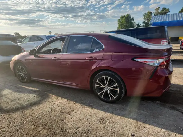 4T1B11HK2JU575076 2018 TOYOTA CAMRY - Image 2