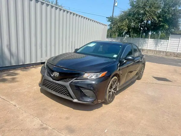 4T1B11HK2JU575143 2018 TOYOTA CAMRY - Image 2