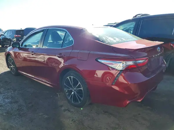 4T1B11HK2JU575692 2018 TOYOTA CAMRY - Image 2