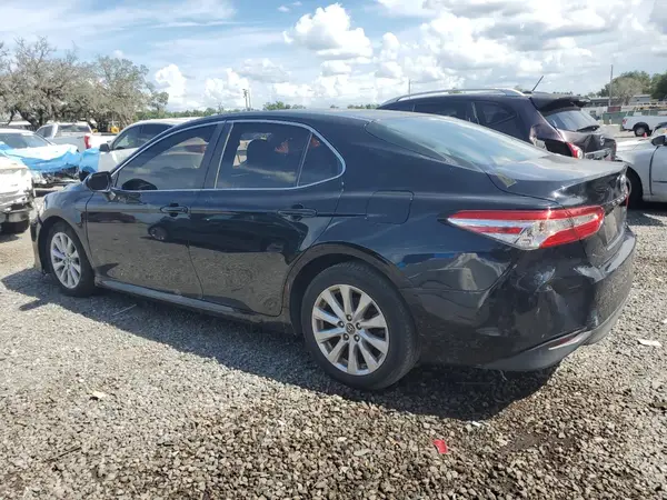 4T1B11HK2JU576227 2018 TOYOTA CAMRY - Image 2