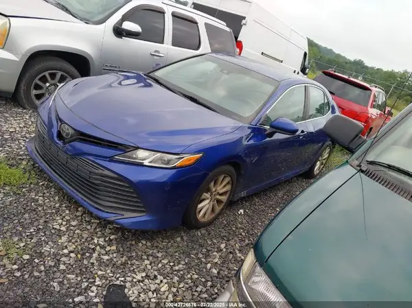4T1B11HK2JU576566 2018 TOYOTA CAMRY - Image 2