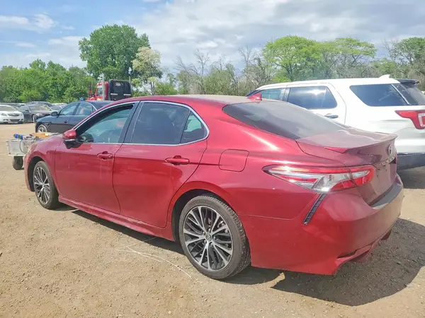 4T1B11HK2JU577071 2018 TOYOTA CAMRY - Image 2