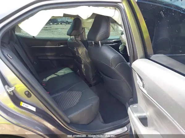 4T1B11HK2JU578575 2018 TOYOTA CAMRY - Image 8
