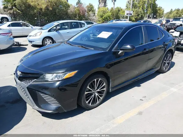 4T1B11HK2JU579032 2018 TOYOTA CAMRY - Image 2