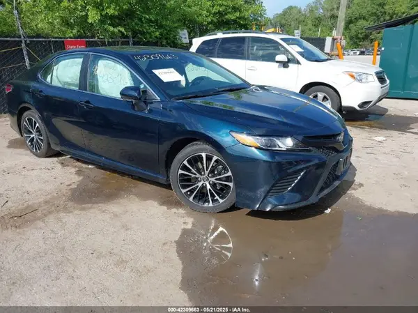 4T1B11HK2JU579550 2018 TOYOTA CAMRY - Image 1