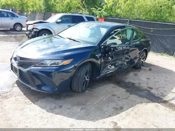 4T1B11HK2JU579550 2018 TOYOTA CAMRY - Image 2