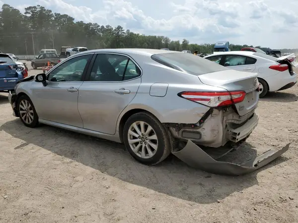 4T1B11HK2JU579614 2018 TOYOTA CAMRY - Image 2