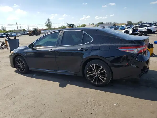 4T1B11HK2JU580990 2018 TOYOTA CAMRY - Image 2