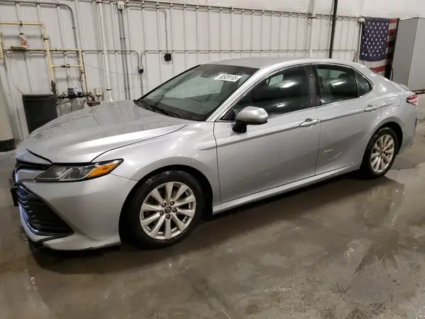 4T1B11HK2JU581878 2018 TOYOTA CAMRY - Image 1