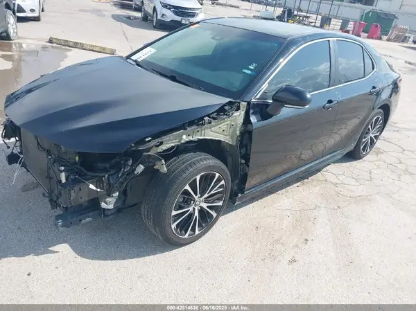 4T1B11HK2JU582237 2018 TOYOTA CAMRY - Image 2