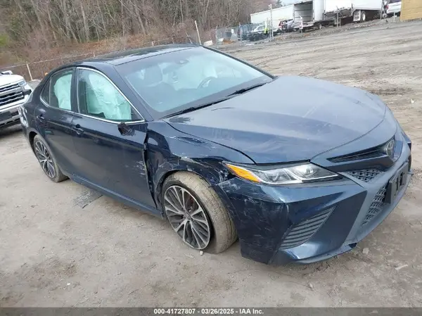 4T1B11HK2JU583050 2018 TOYOTA CAMRY - Image 1