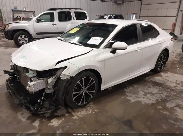 4T1B11HK2JU583131 2018 TOYOTA CAMRY - Image 2