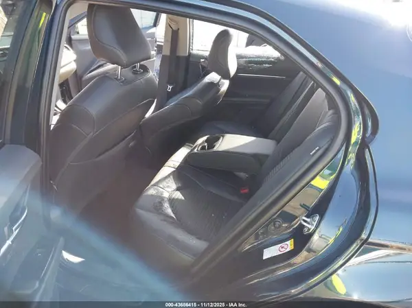 4T1B11HK2JU583601 2018 TOYOTA CAMRY - Image 8