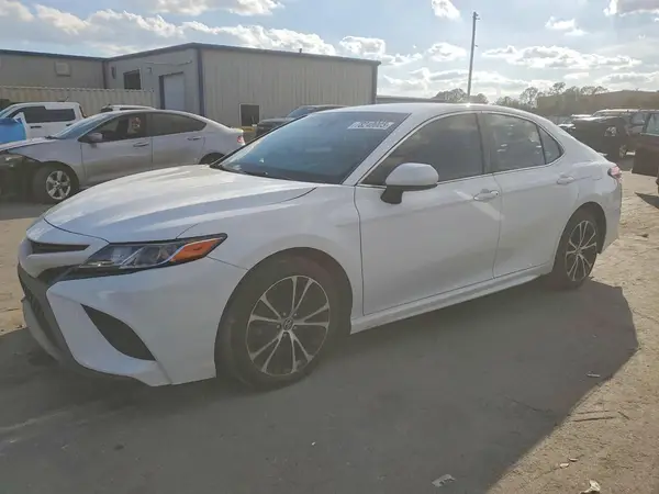 4T1B11HK2JU583680 2018 TOYOTA CAMRY - Image 1