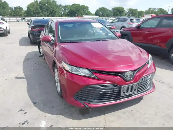 4T1B11HK2JU584571 2018 TOYOTA CAMRY - Image 1