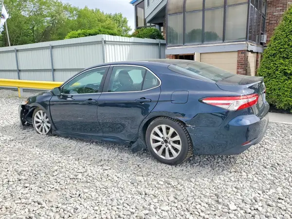 4T1B11HK2JU584733 2018 TOYOTA CAMRY - Image 2