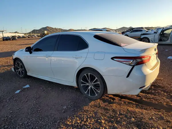 4T1B11HK2JU584957 2018 TOYOTA CAMRY - Image 2