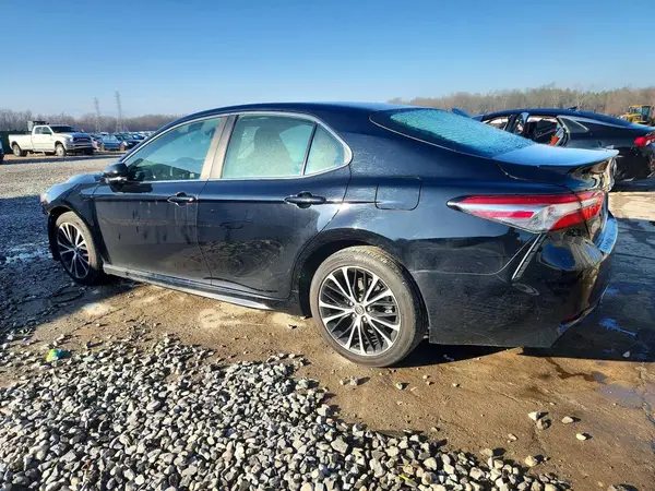 4T1B11HK2JU584988 2018 TOYOTA CAMRY - Image 2