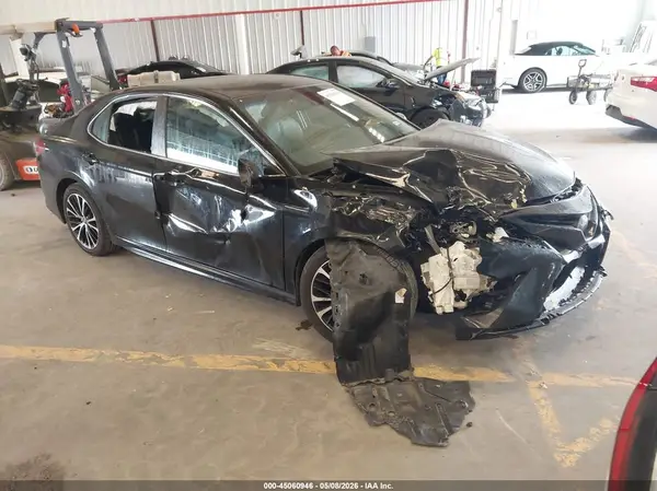 4T1B11HK2JU585123 2018 TOYOTA CAMRY - Image 1