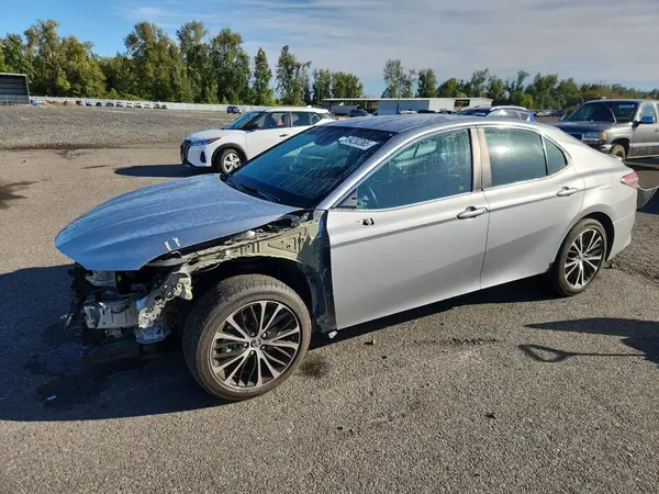 4T1B11HK2JU586045 2018 TOYOTA CAMRY - Image 1