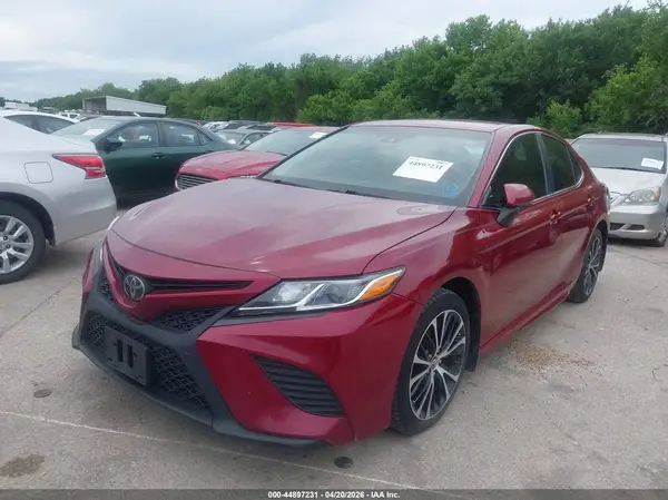 4T1B11HK2JU587275 2018 TOYOTA CAMRY - Image 2