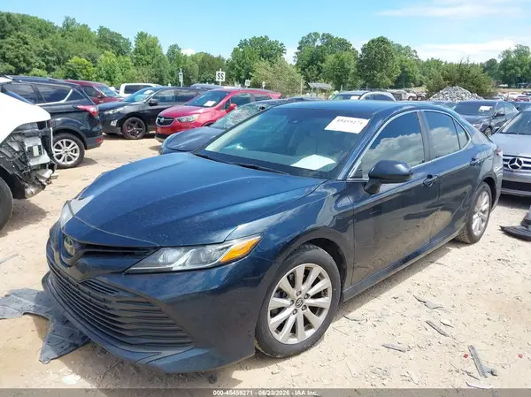 4T1B11HK2JU588104 2018 TOYOTA CAMRY - Image 2