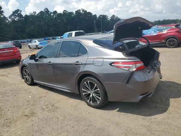 4T1B11HK2JU588393 2018 TOYOTA CAMRY - Image 2