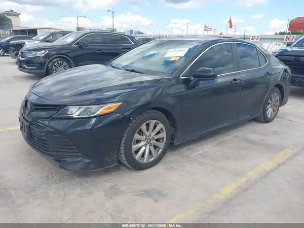 4T1B11HK2JU588541 2018 TOYOTA CAMRY - Image 2