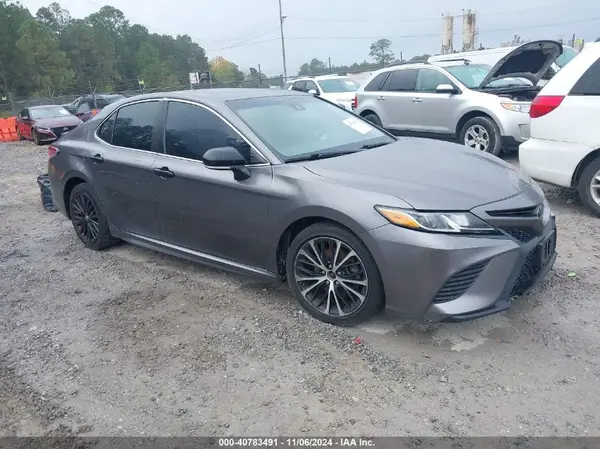 4T1B11HK2JU589446 2018 TOYOTA CAMRY - Image 1