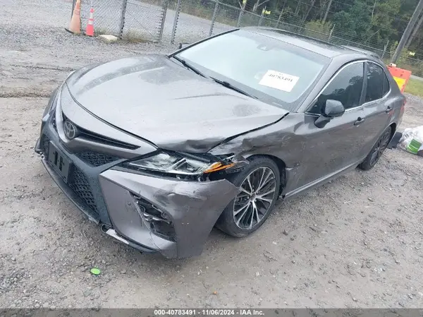 4T1B11HK2JU589446 2018 TOYOTA CAMRY - Image 2