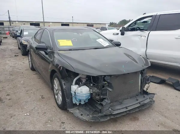 4T1B11HK2JU590130 2018 TOYOTA CAMRY - Image 1