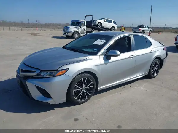 4T1B11HK2JU591214 2018 TOYOTA CAMRY - Image 2