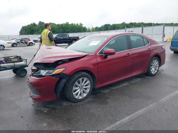 4T1B11HK2JU591682 2018 TOYOTA CAMRY - Image 2
