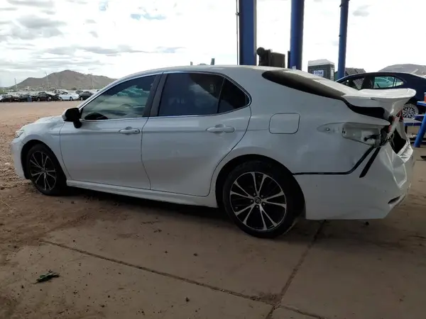 4T1B11HK2JU592315 2018 TOYOTA CAMRY - Image 2