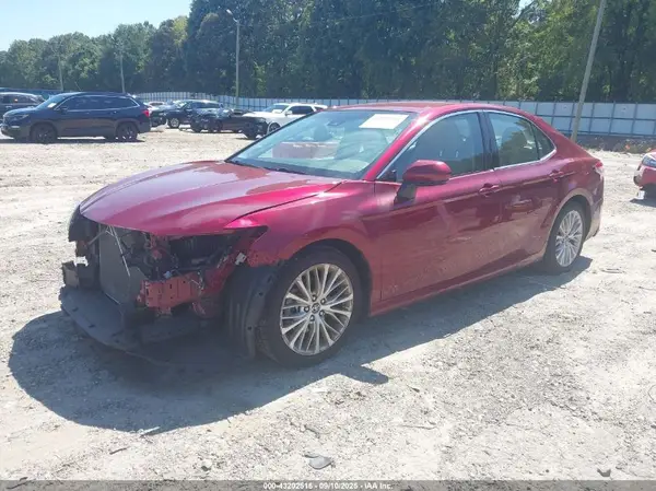 4T1B11HK2JU592699 2018 TOYOTA CAMRY - Image 2