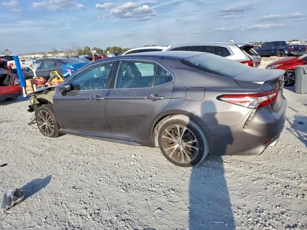 4T1B11HK2JU592945 2018 TOYOTA CAMRY - Image 2