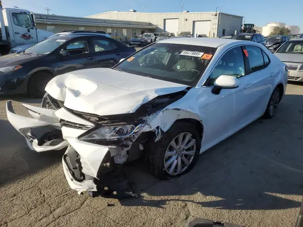 4T1B11HK2JU592959 2018 TOYOTA CAMRY - Image 1