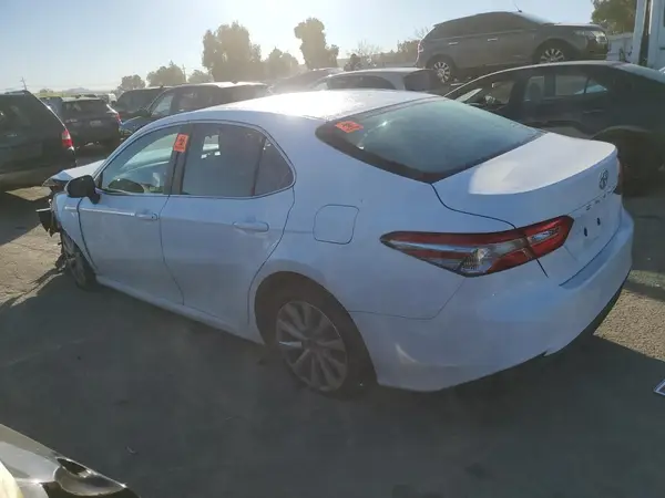 4T1B11HK2JU592959 2018 TOYOTA CAMRY - Image 2
