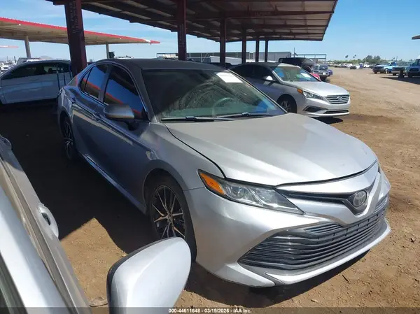 4T1B11HK2JU593786 2018 TOYOTA CAMRY - Image 1