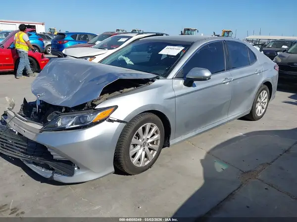 4T1B11HK2JU594162 2018 TOYOTA CAMRY - Image 2