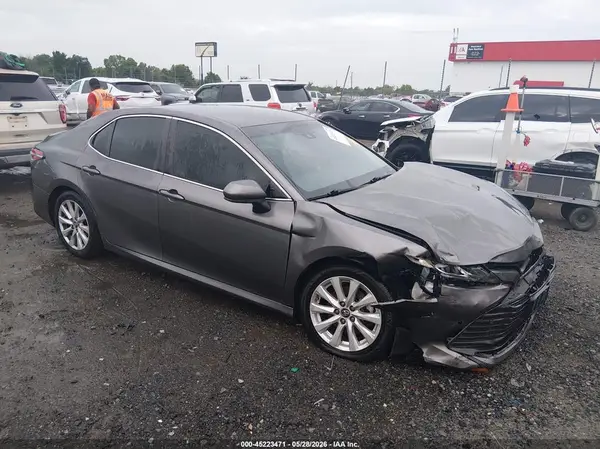 4T1B11HK2JU594985 2018 TOYOTA CAMRY - Image 1